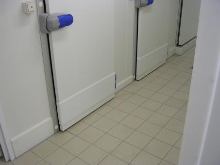 Bas de porte anti-choc pehd