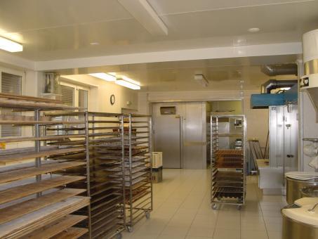 Finition en PVC pour une protection optimale des murs de boulangerie